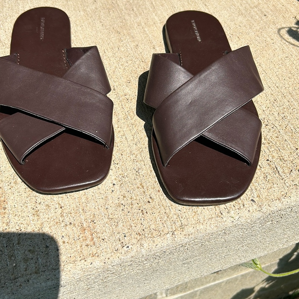 Super cute chocolate flats